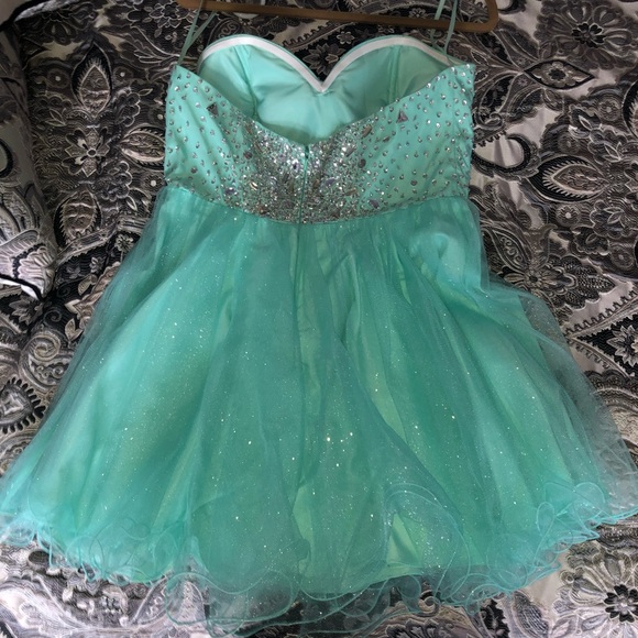 Prom/Banquet Dress - Picture 3 of 8